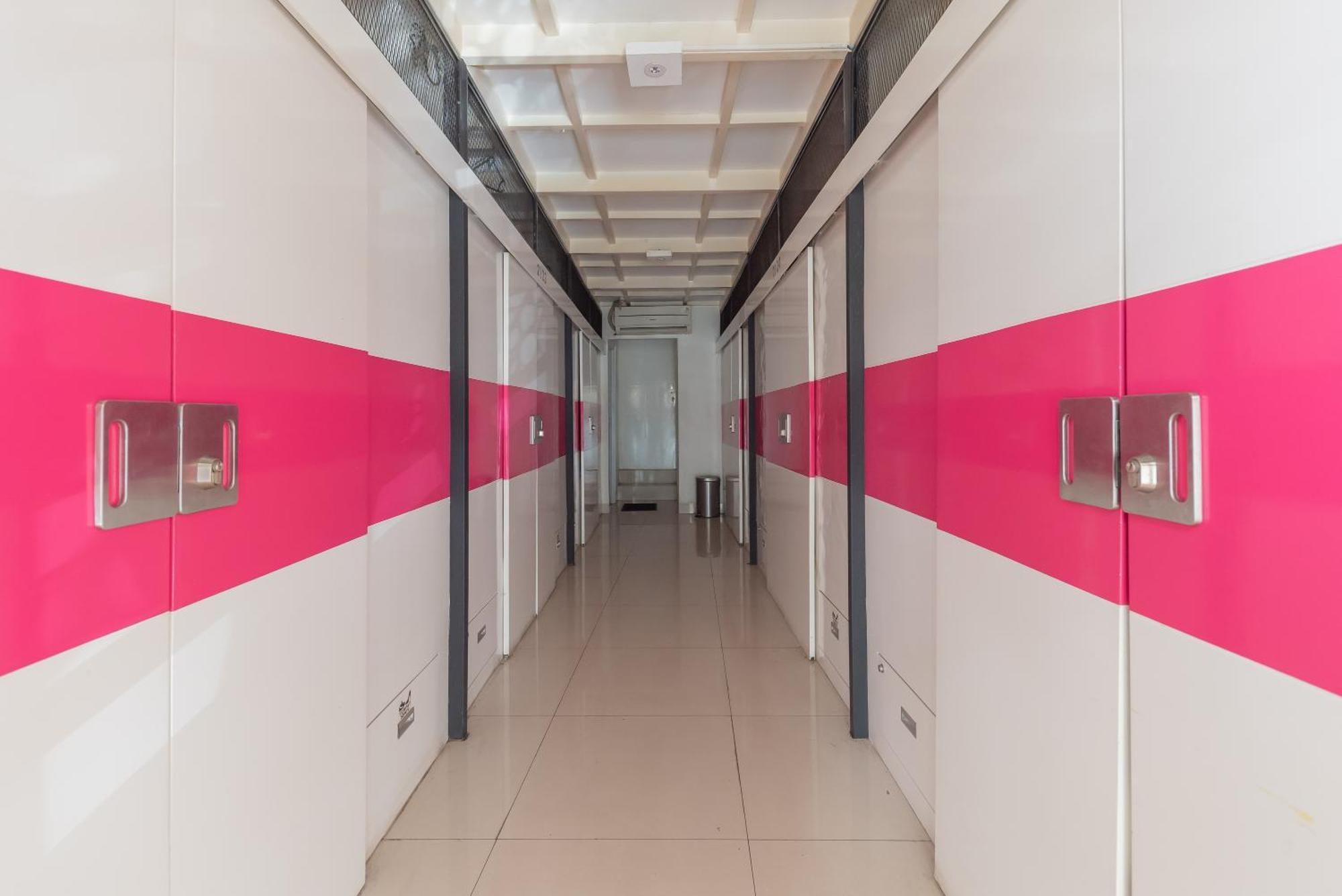 Reddoorz Hostel At Kiara Cozy Kircon Bandung Esterno foto